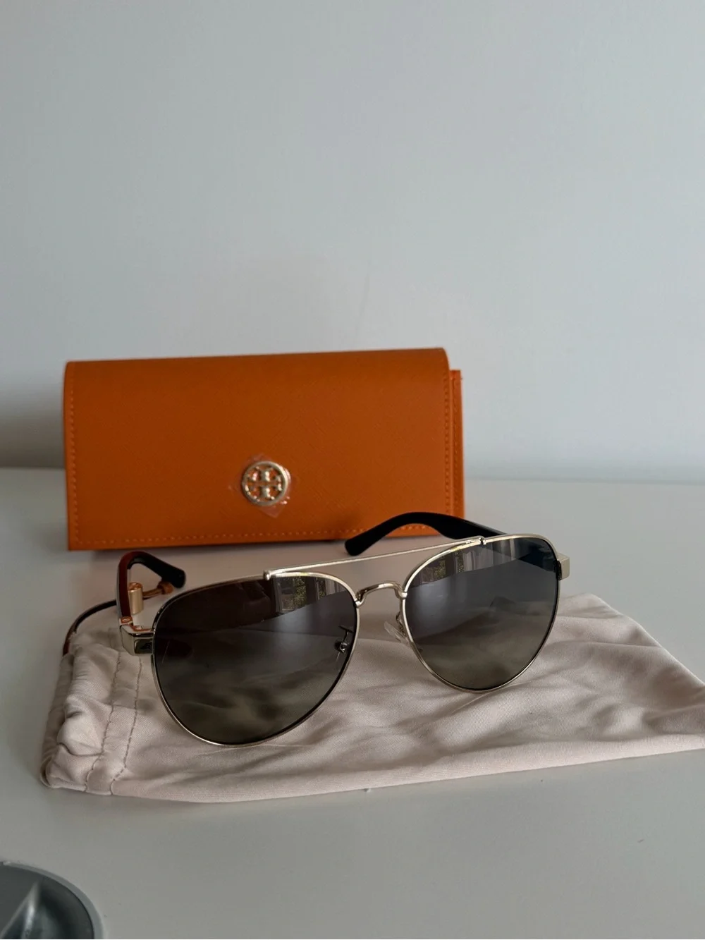 Tory Burch Sunglasses Case with silver Frame Aviator Sunglasses